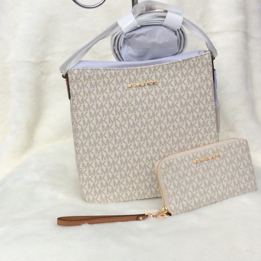 Michael Kors (2pcs) Jet Set Travel lg messenger - Picture 4 of 7